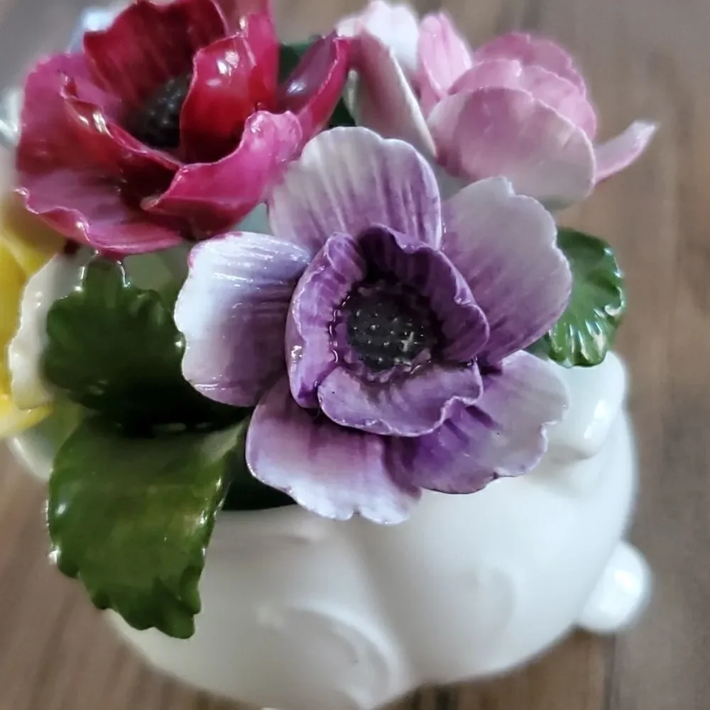Aynsley | October Anemone bone China Flowers